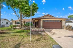3BR Port Richey home with Hot Tub, Spacious - Image 3