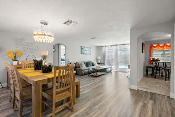 3BR Screened Heated Saltwater Pool & BBQ - Image 1