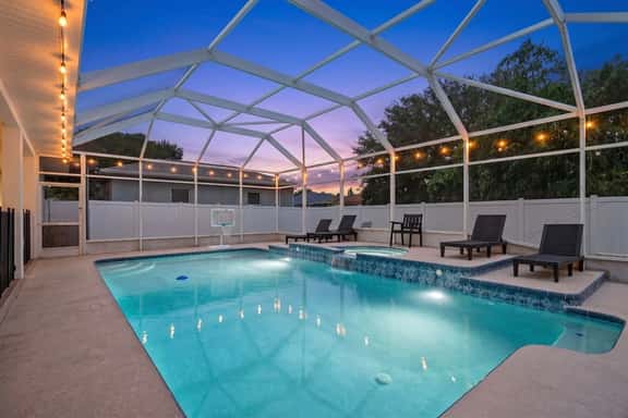 4BR Heated Pool w BBQ in Central Area - Image 1