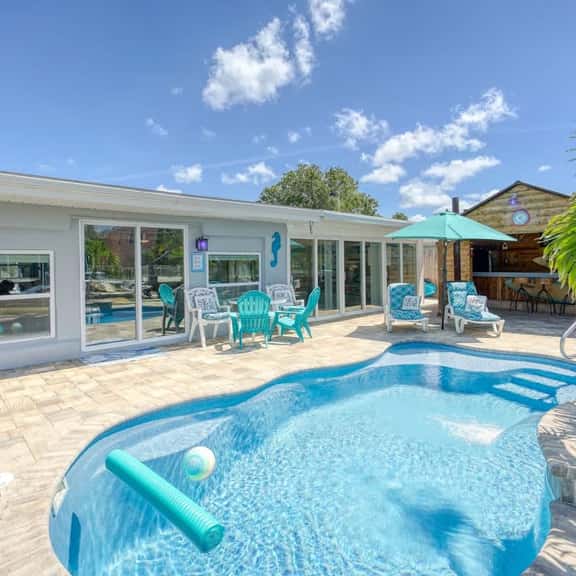 3BR Waterfront home w Private Pool in Port Richey - Image 1