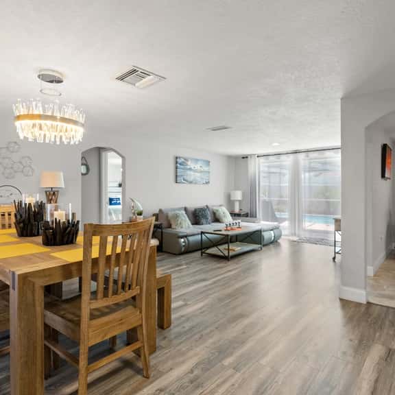 3BR Screened Heated Saltwater Pool & BBQ - Image 1