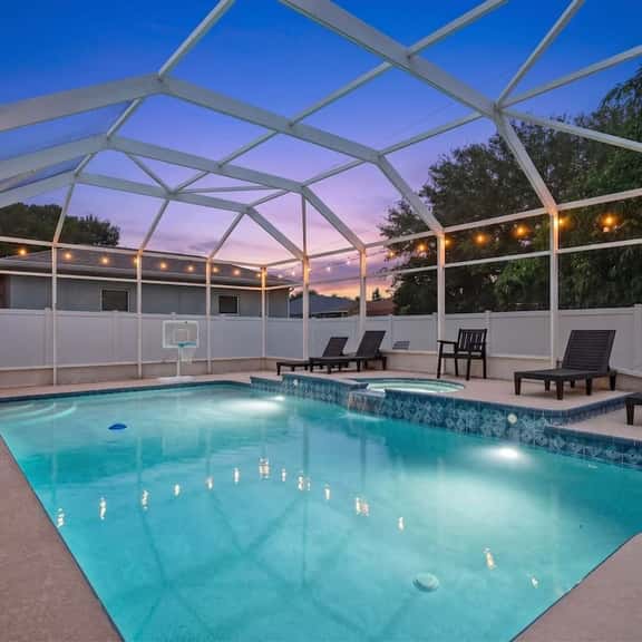 4BR Heated Pool w BBQ in Central Area - Image 1
