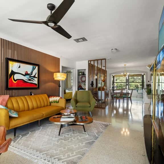 Charming 2BR Retro Pondside Retreat FREE golf cart - Image 1