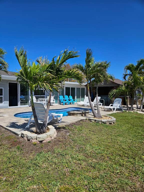 3BR Waterfront home w Private Pool in Port Richey - Image 3