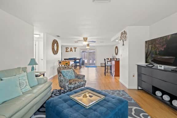 3BR Port Richey home with Hot Tub, Spacious - Image 5