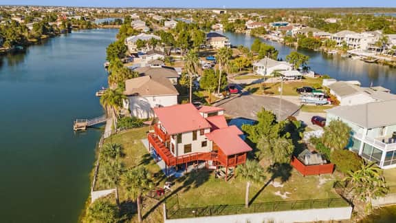 4BR Waterfront • Boat Slip + Kayaks • Sunsets - Image 4