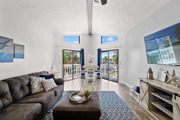 4BR Waterfront • Dock + Boat Slip • Direct Gulf - Image 2