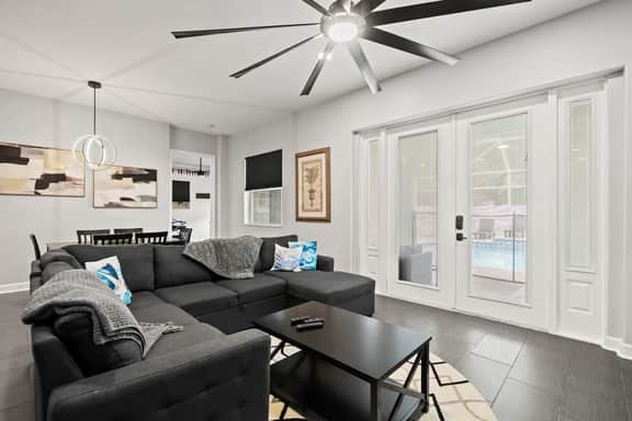 4BR Heated Pool w BBQ in Central Area - Image 5
