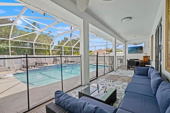 4BR Heated Pool w BBQ in Central Area - Image 3