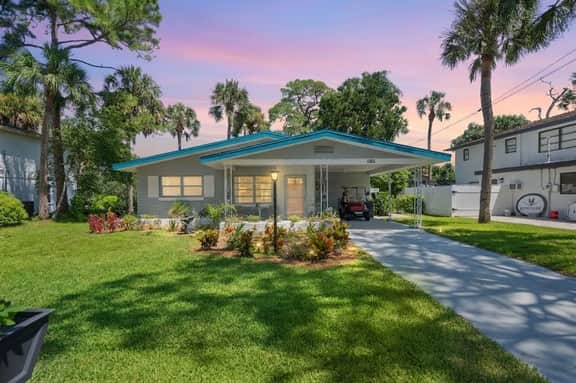 Charming 2BR Retro Pondside Retreat FREE golf cart - Image 2