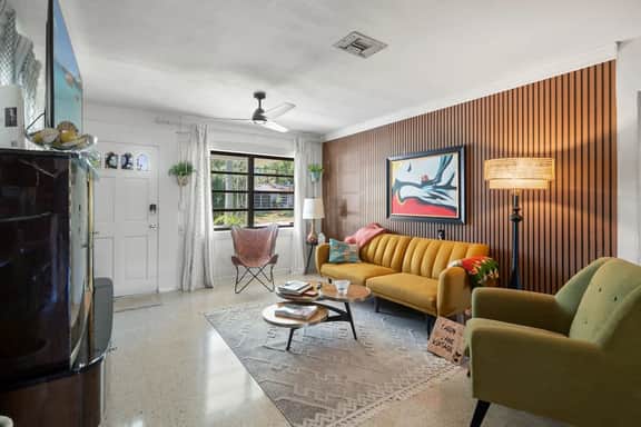 Charming 2BR Retro Pondside Retreat FREE golf cart - Image 3