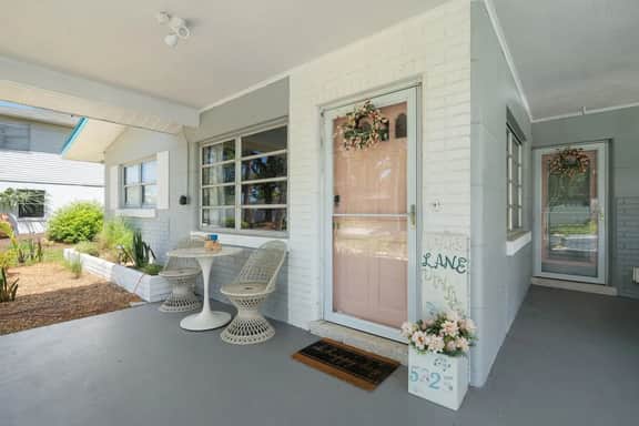 Charming 2BR Retro Pondside Retreat FREE golf cart - Image 5